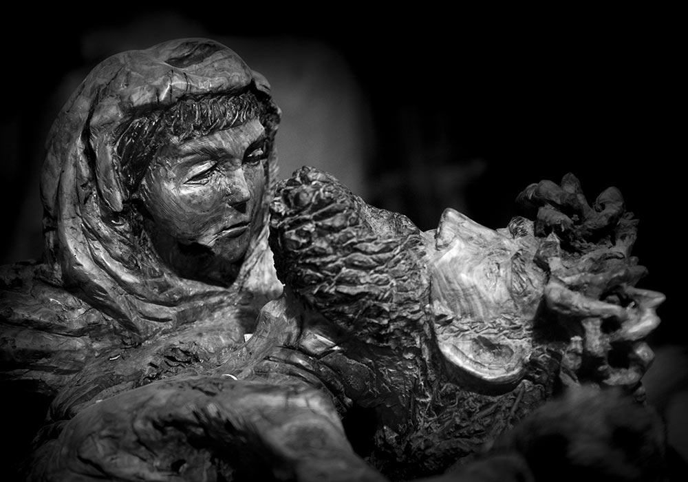 Pieta. Sculptor by Roberto Giacchino, Cefalù. Olive wood carving.