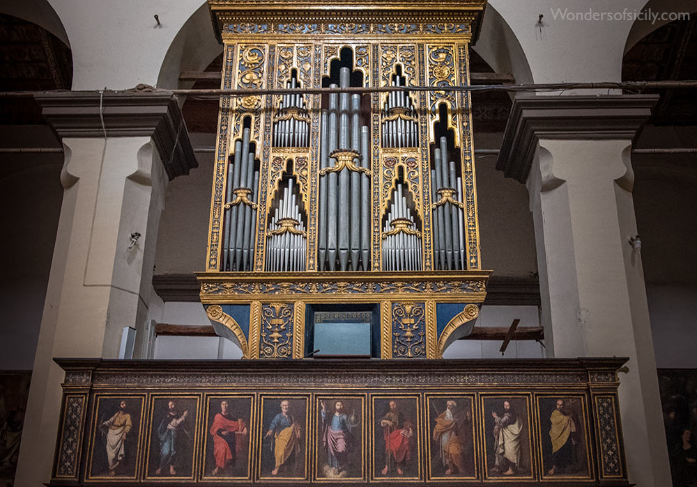 Organ by Antonino La Valle in Chiesa Madre, Colossano