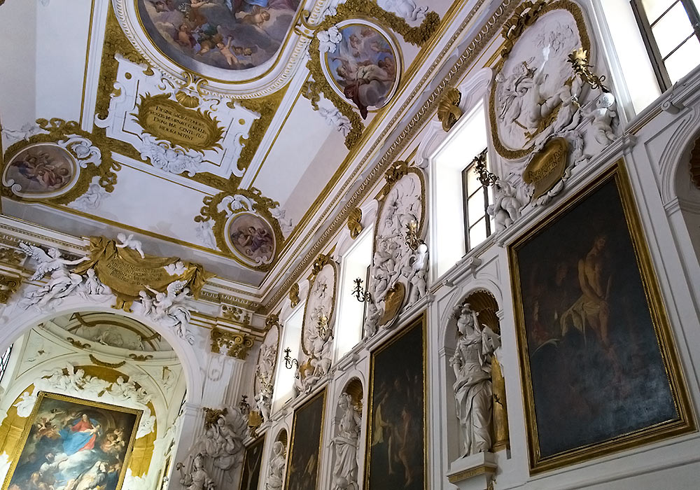 Serpotta stuccoes in Oratorio del SS. Rosario di San Domenico