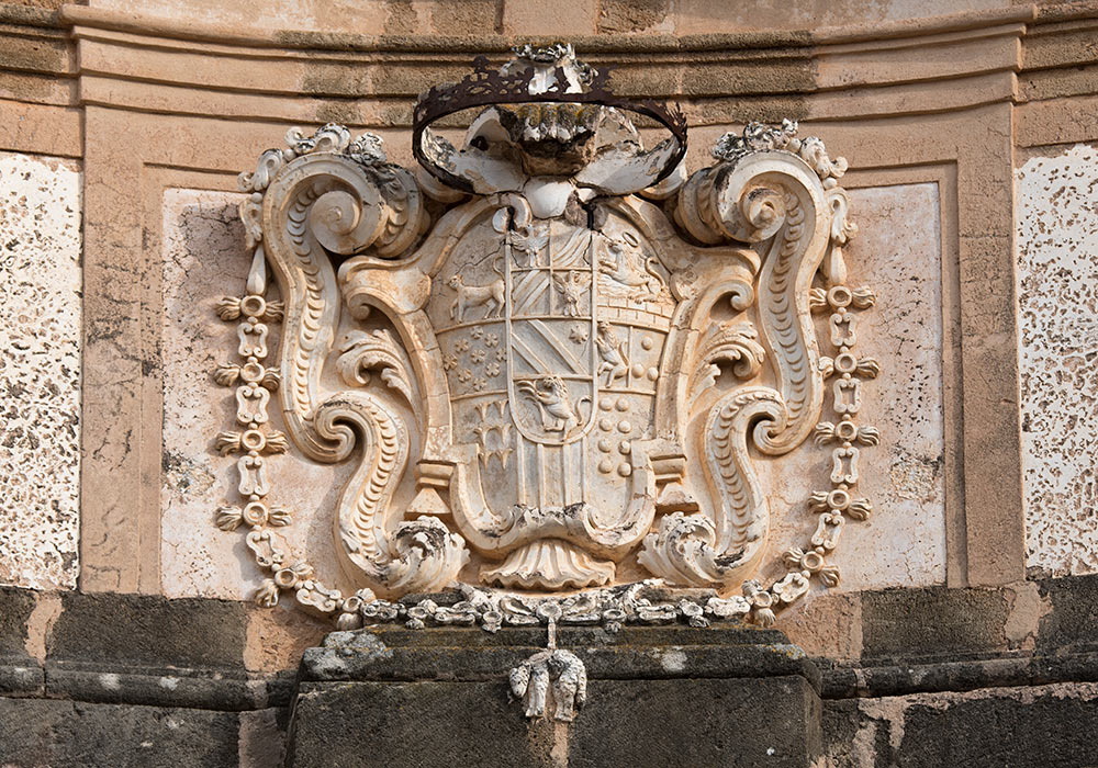 The coat of arms, Villa Palagonia. Photo: Per-Erik Skramstad