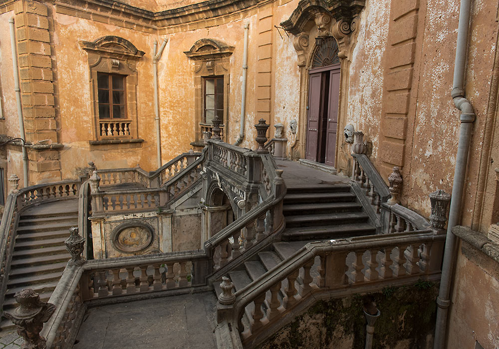 Villa Palagonia's wonderful double flight of stairs.  Photo: Per-Erik Skramstad