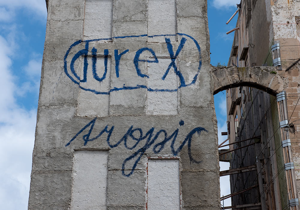 Street art: Durex tropic