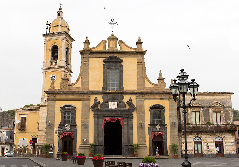 1000x700-Linguaglossa-Chiesa-Madre-20150515-etna2470_1136.jpg