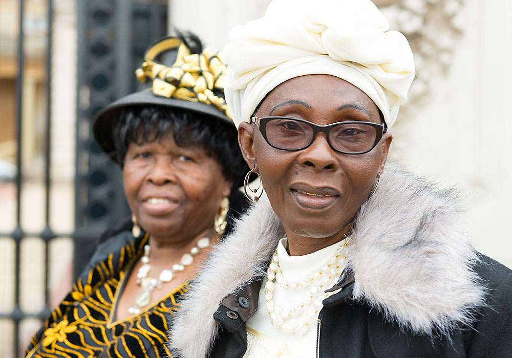 beautiful ladies from Jamaica near Buckingham Palace