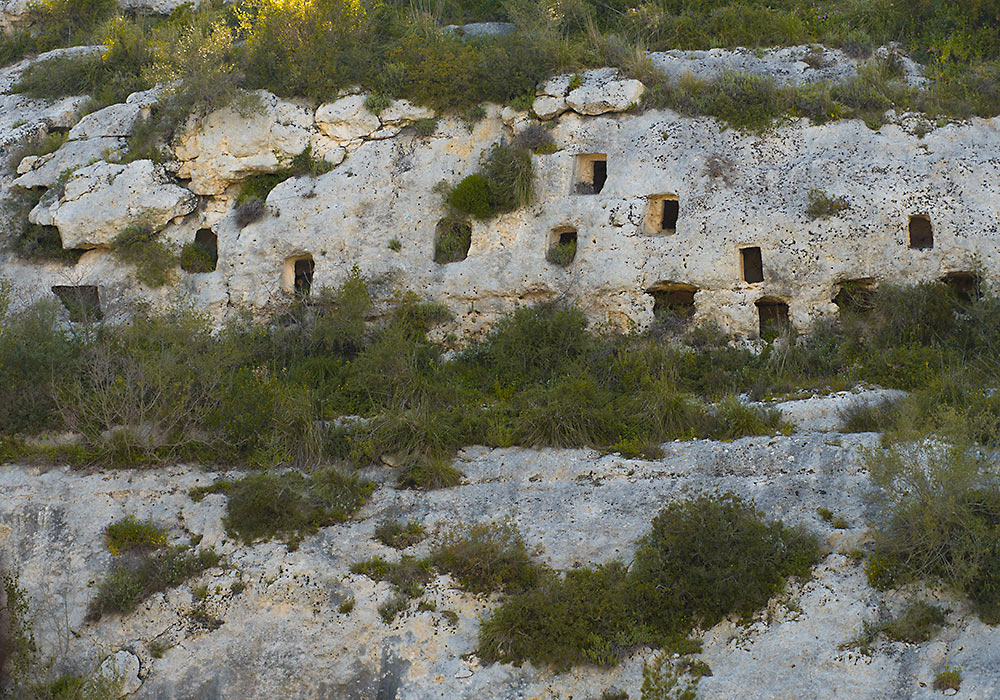 Noto Antica: Sicel tombs