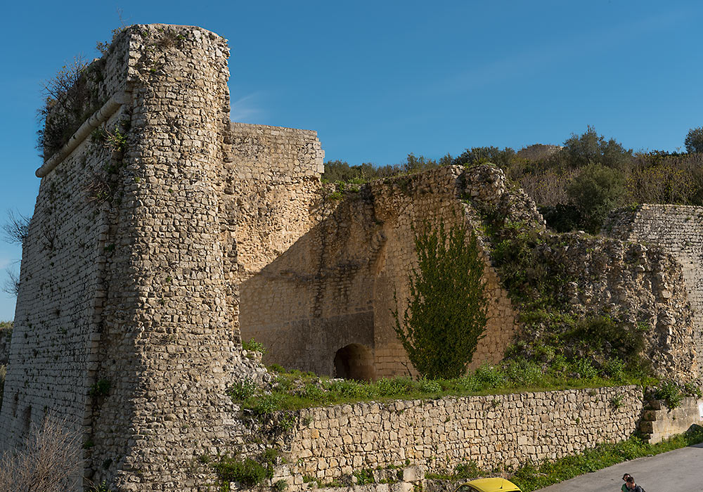 high wall, Noto Antica