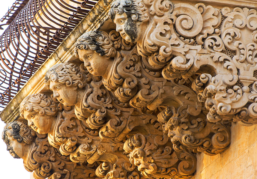 baroque balcony in Noto