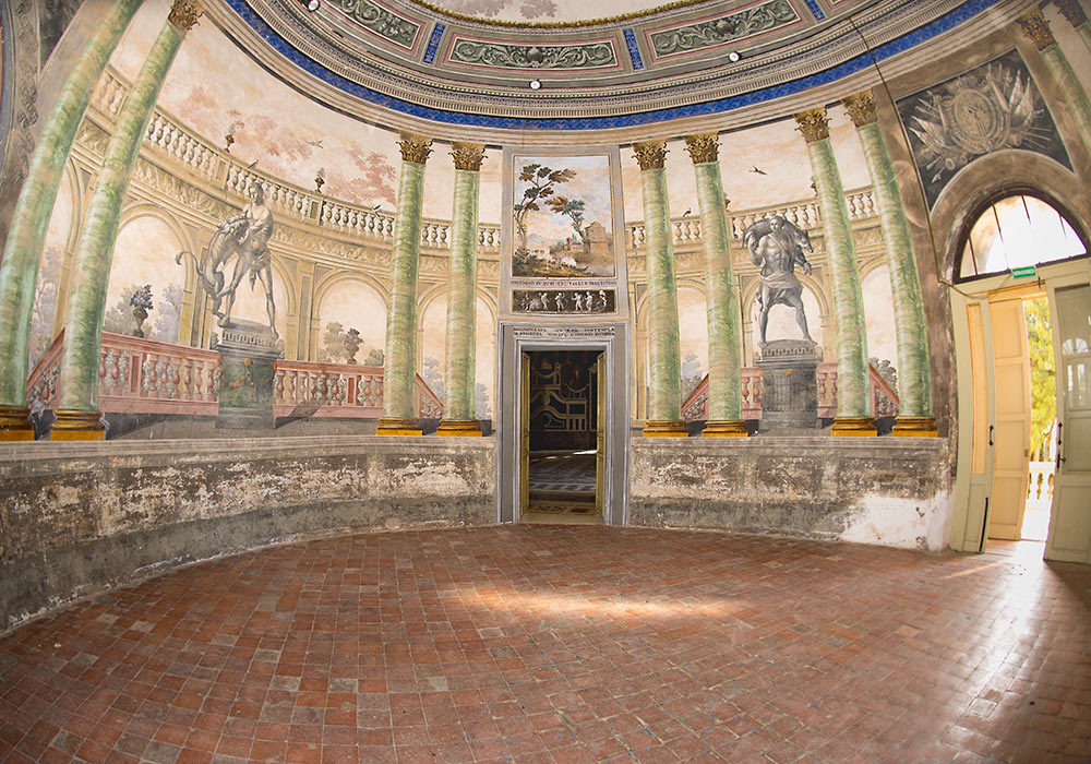 Villa Palagonia: The Hercules room.  Photo: Per-Erik Skramstad (Bagheria)