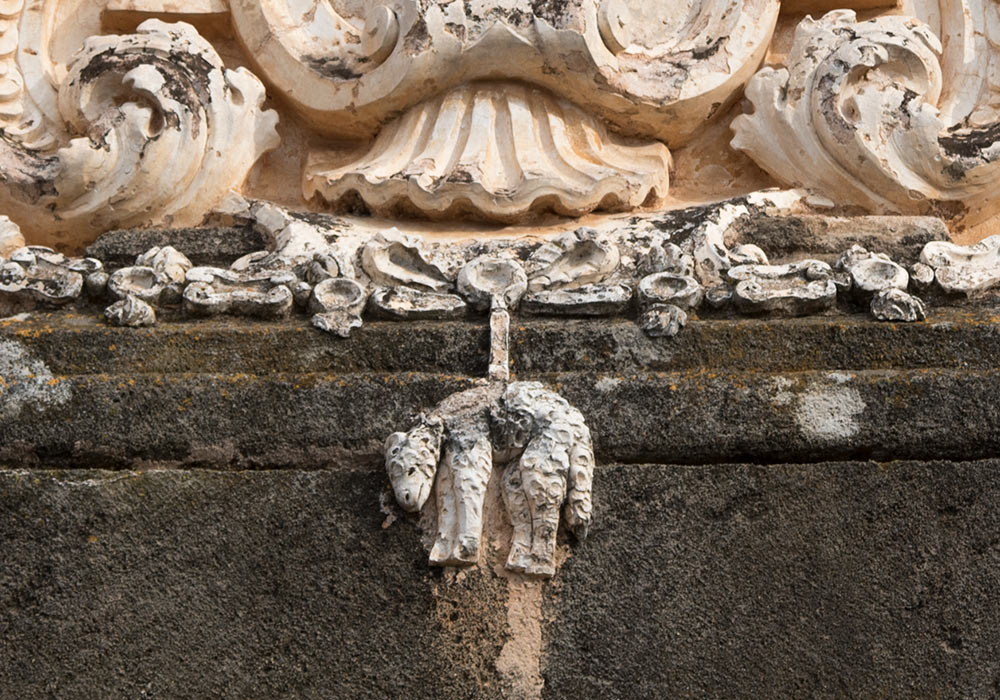 the Golden Fleece - coat of arms, Villa Palagonia. Photo: Per-Erik Skramstad