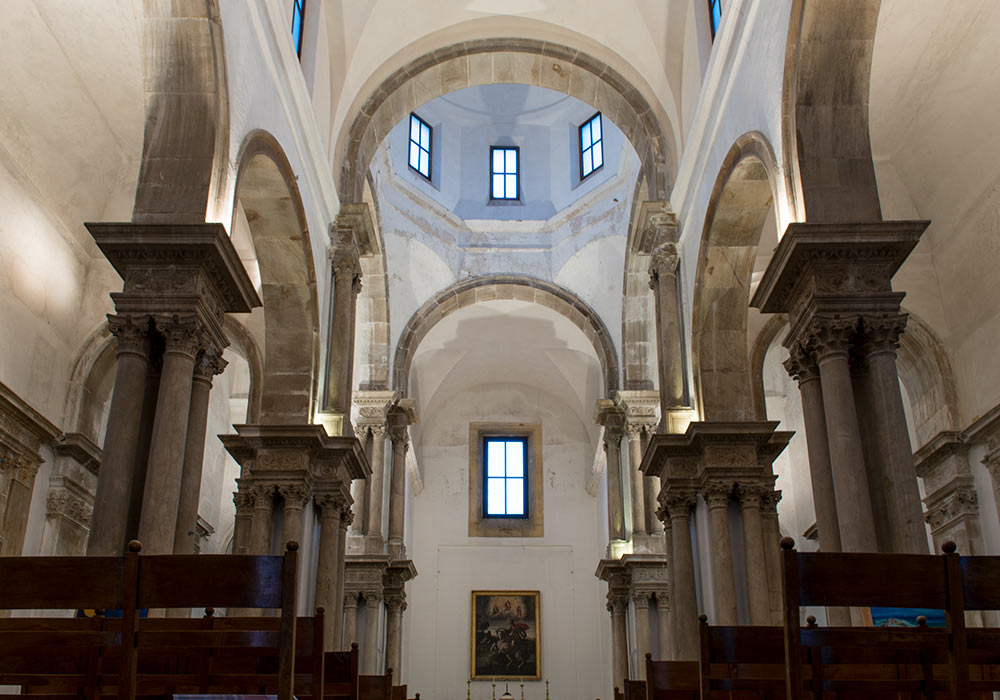 Nave and chancel of the church of San Giorgio dei Genovesi