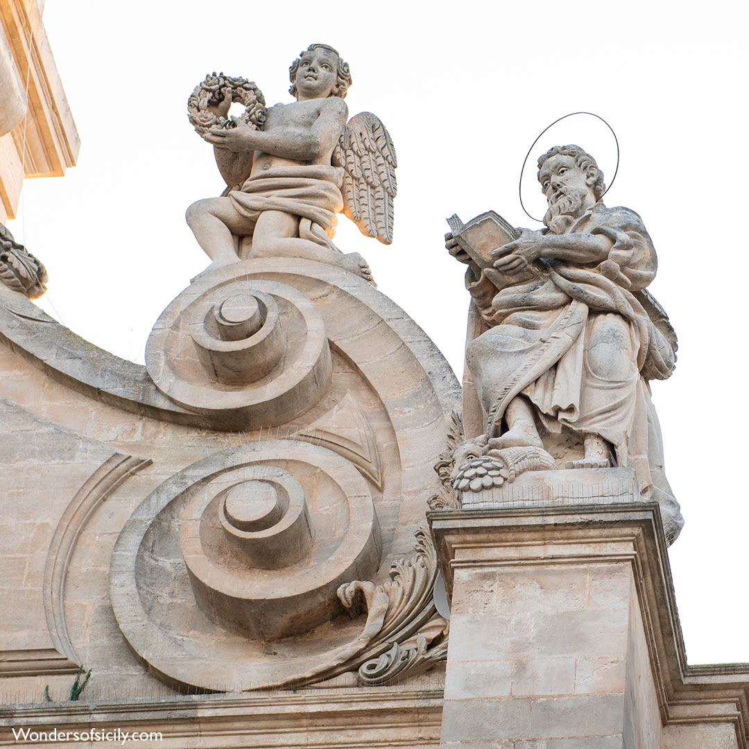 Statues on the Church of Ecce Homo